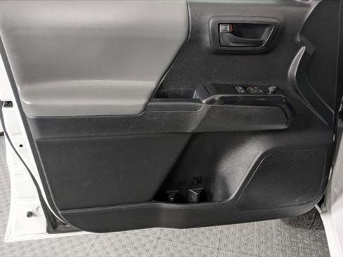 Used 2022 Toyota Tacoma SR image 12