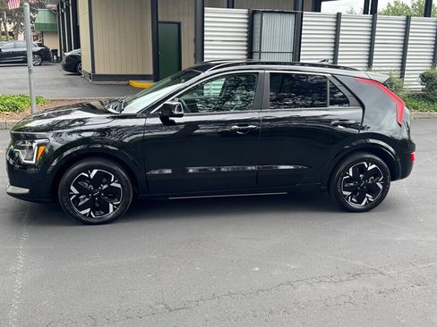 Used 2023 Kia Niro Wind w/ Wind Preserve Package FWD image 5