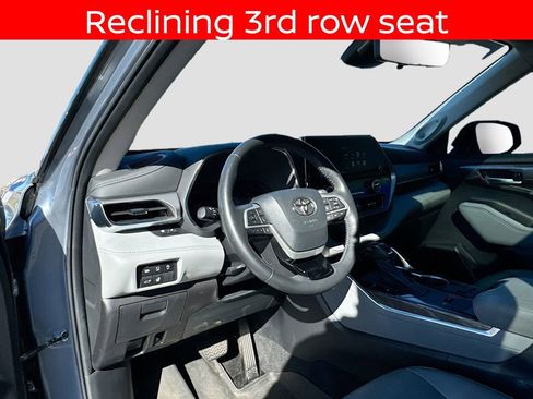 Used 2024 Toyota Highlander Platinum image 33
