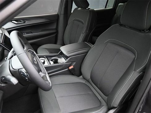 New 2025 Jeep Grand Cherokee L Laredo image 14