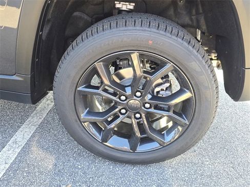 New 2025 Jeep Grand Cherokee Limited image 7