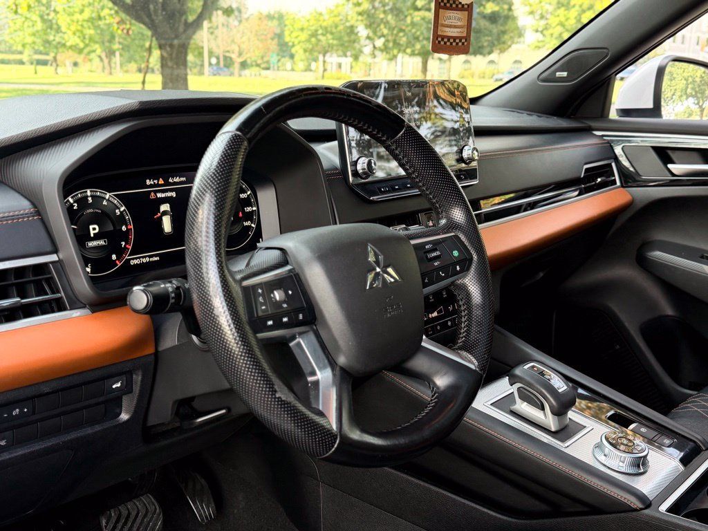 Used 2022 Mitsubishi Outlander SEL AWD/4WD image 3