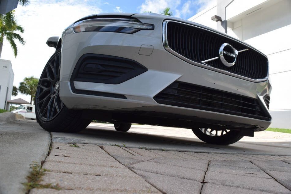 Used 2019 Volvo S60 T5 Momentum w/ Multimedia Package FWD image 14