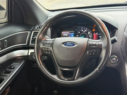 Used 2017 Ford Explorer XLT w/ Equipment Group 202A AWD/4WD image 14