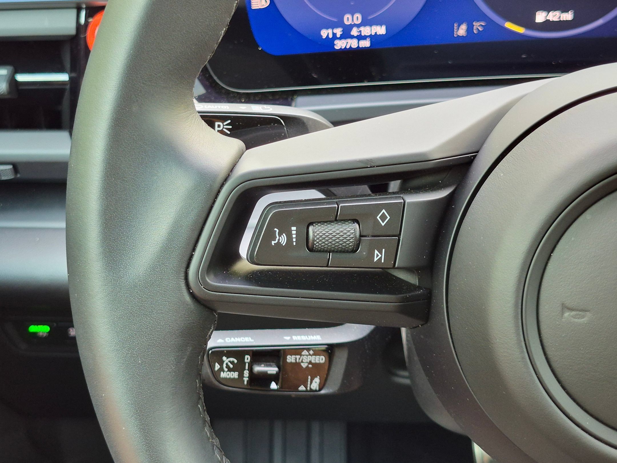 Certified 2025 Porsche Macan 4S Electric AWD/4WD image 9