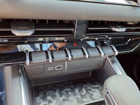 New 2025 GMC Canyon Elevation w/ Convenience Package image 32