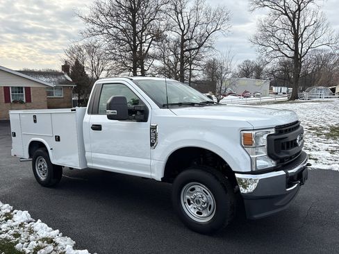 Used 2022 Ford F250 XL w/ Power Equipment Group image 4