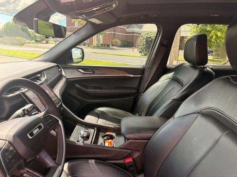 Used 2024 Jeep Grand Cherokee L Limited w/ Luxury Tech Group II AWD/4WD image 15