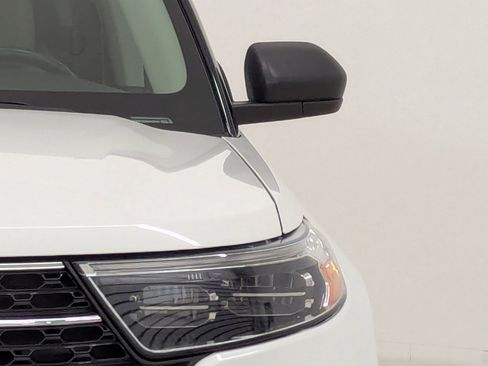 Certified 2022 Ford Explorer XLT w/ Equipment Group 202A image 11