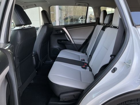 Used 2018 Toyota RAV4 Limited image 18