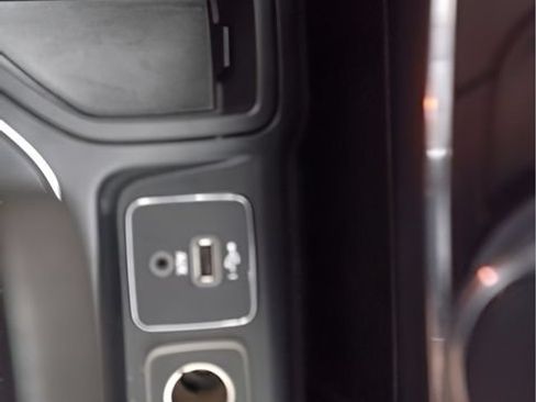 Used 2020 Jeep Cherokee Latitude Plus FWD image 28