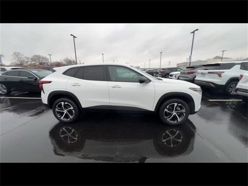 Certified 2024 Chevrolet Trax RS w/ Driver Confidence Package image 9