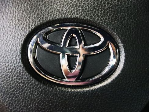 Used 2022 Toyota Corolla SE w/ Carpet Mat Package (TMS) FWD image 39