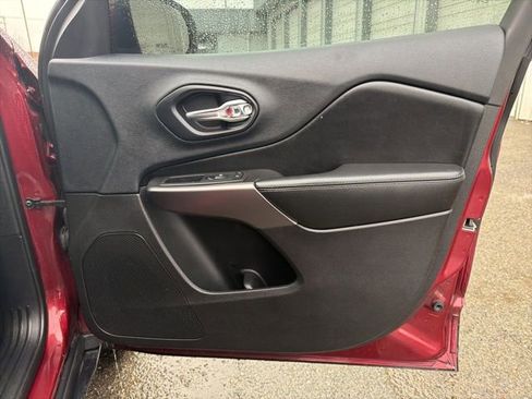 Used 2019 Jeep Cherokee Latitude w/ Popular Appearance Group image 13