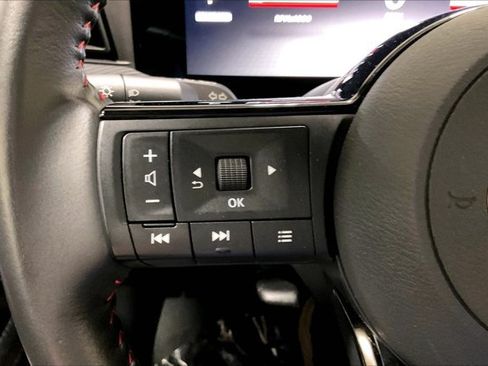 Used 2025 Nissan Kicks SR AWD/4WD image 18