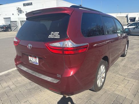 Used 2015 Toyota Sienna XLE w/ XLE Navigation Package image 5