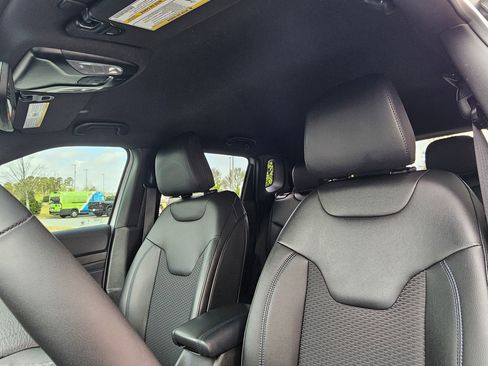 Used 2025 Jeep Compass Latitude w/ Altitude Special Edition image 22