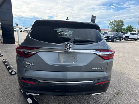 Used 2018 Buick Enclave Essence FWD image 4