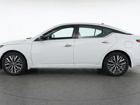 Used 2025 Nissan Altima 2.5 SV FWD image 5