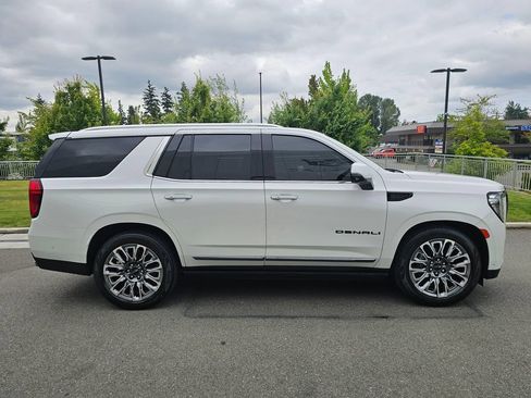 Used 2023 GMC Yukon Denali Ultimate w/ LPO, Floor Liner Package AWD/4WD image 6