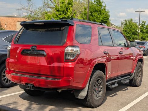 Used 2020 Toyota 4Runner Venture w/ Moonroof Package image 5