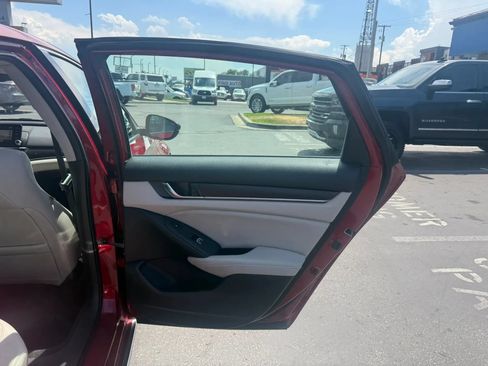 Used 2018 Honda Accord Touring image 26