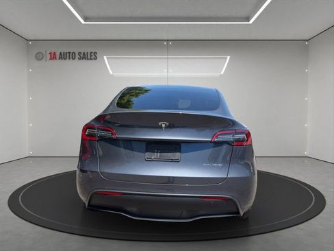 Used 2023 Tesla Model Y AWD image 4