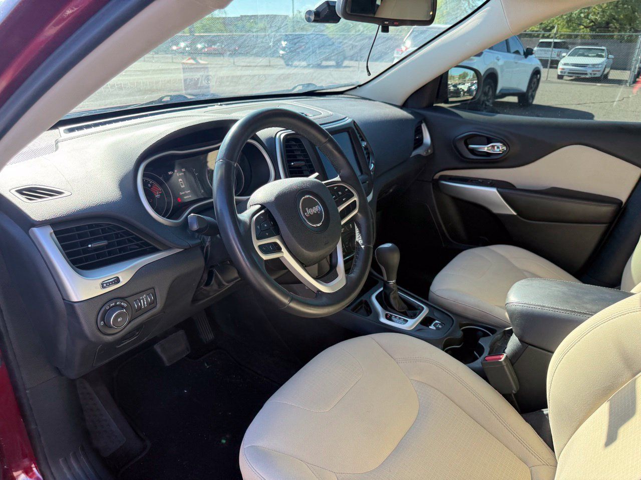 Used 2017 Jeep Cherokee Latitude FWD image 14