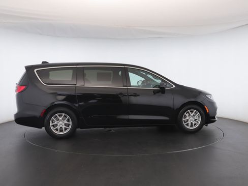 New 2026 Chrysler Pacifica Select FWD image 30