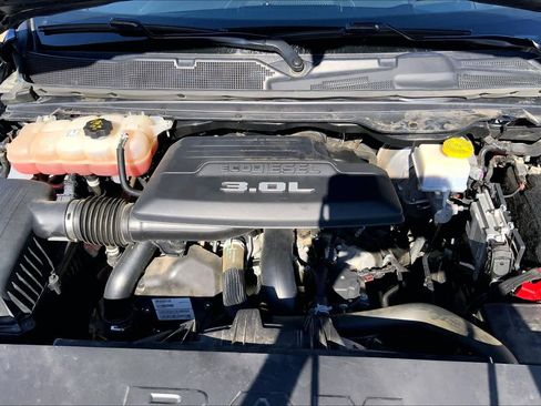 Used 2022 RAM 1500 Limited image 32