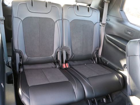 New 2025 Jeep Grand Cherokee L Laredo image 28