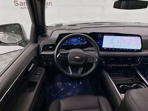 Used 2025 Chevrolet Suburban LT RWD image 25