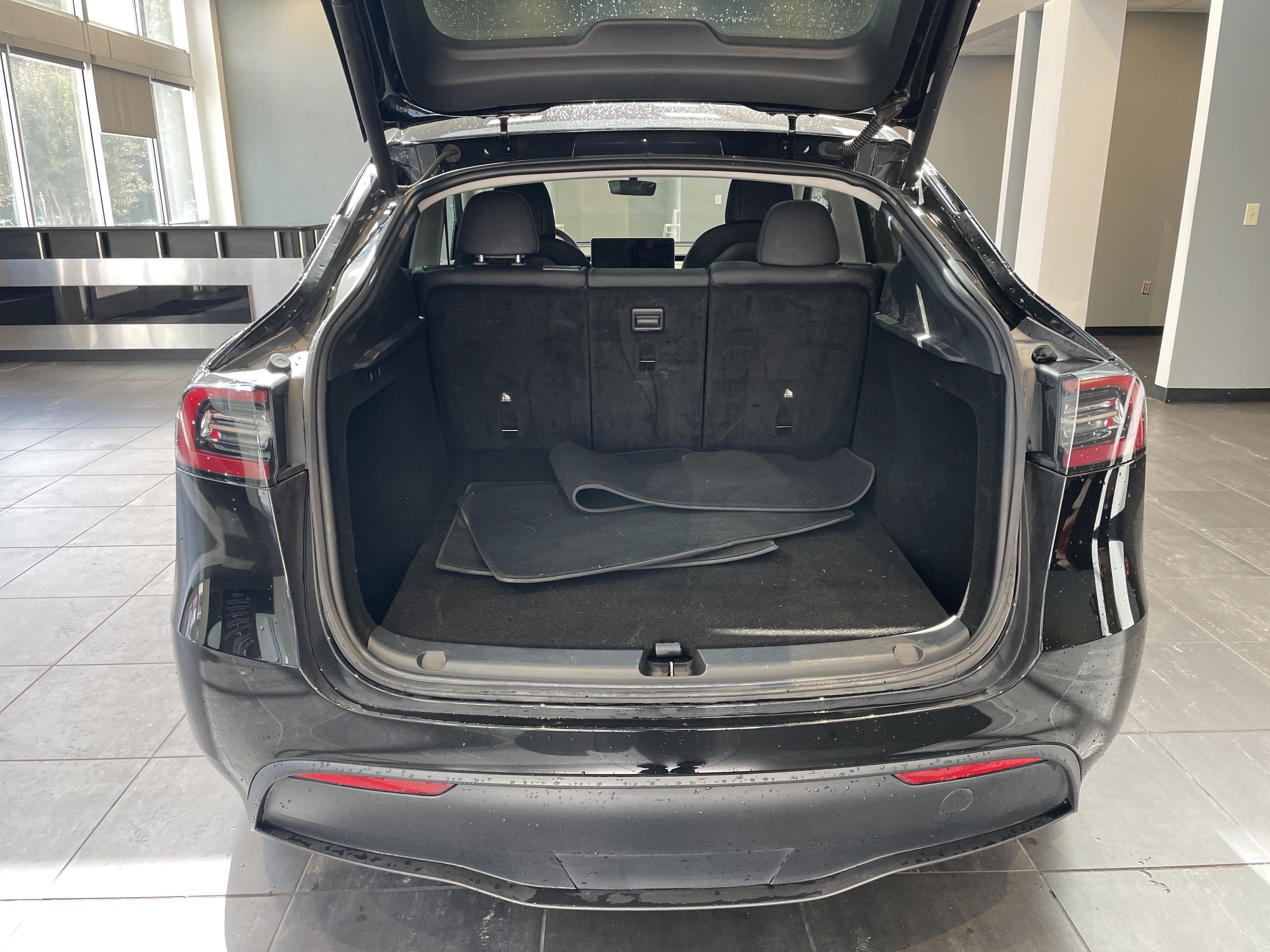 Used 2023 Tesla Model Y Long Range AWD/4WD image 33