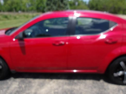 Used 2013 Dodge Avenger SE image 28