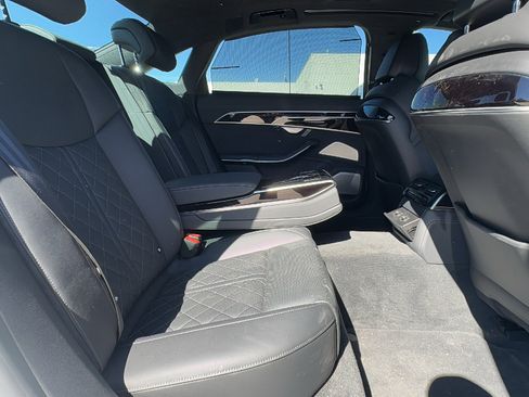 Used 2022 Audi S8 image 26