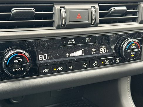 New 2025 Nissan Pathfinder S image 21