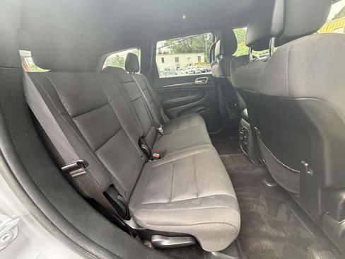 Used 2019 Jeep Grand Cherokee Laredo w/ 18" Wheel & 8.4" Radio Group AWD/4WD image 18