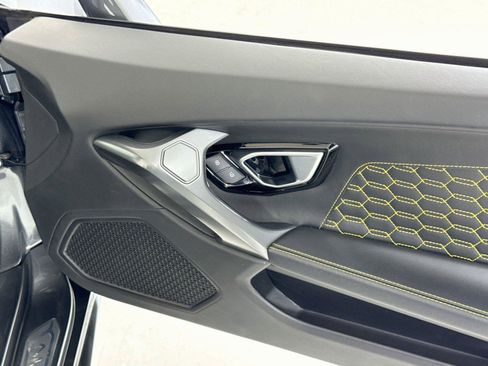 Used 2017 Lamborghini Huracan LP 580-2 RWD image 29