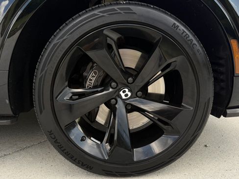 Used 2018 Bentley Bentayga AWD/4WD image 57