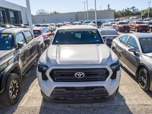 Certified 2024 Toyota Tacoma SR image 5