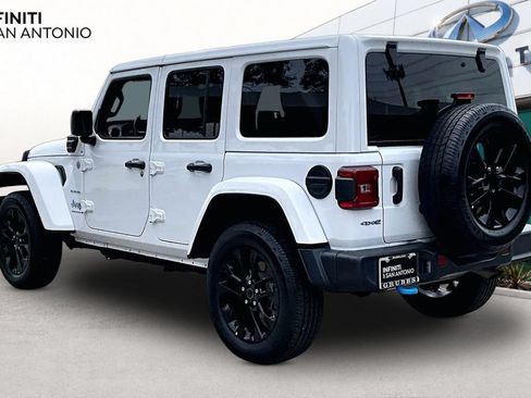 Used 2024 Jeep Wrangler Unlimited Sahara AWD/4WD image 14