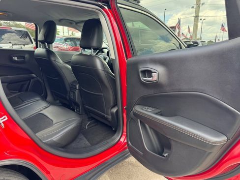 Used 2018 Jeep Compass Latitude FWD image 13
