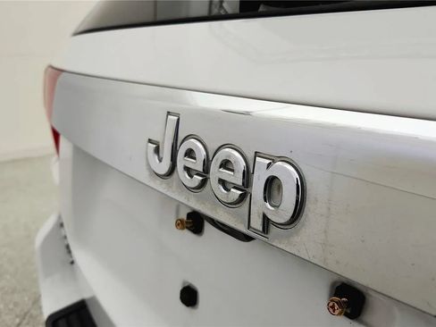 Used 2013 Jeep Grand Cherokee Laredo AWD/4WD image 16