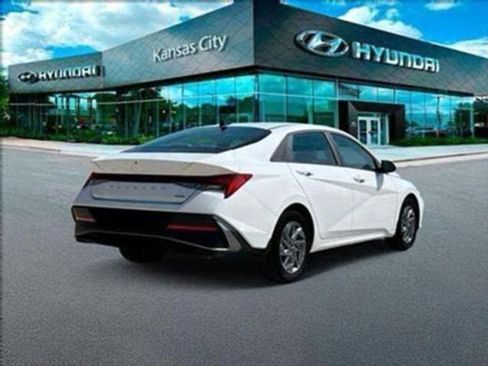 New 2025 Hyundai Elantra Blue image 5