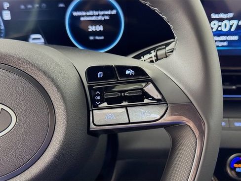 New 2025 Hyundai Elantra SEL FWD image 17