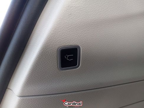 Used 2018 Chrysler Pacifica Limited image 11