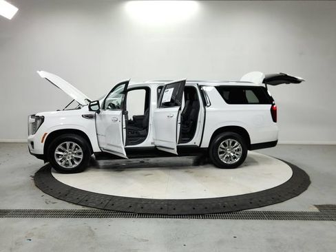 Used 2025 GMC Yukon XL Denali AWD/4WD image 13