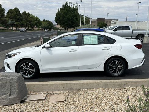 Used 2023 Kia Forte LXS FWD image 6