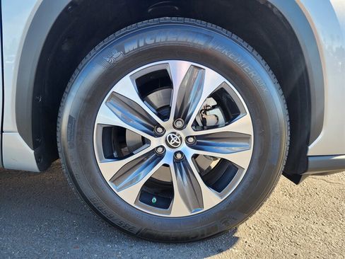 Used 2022 Toyota Highlander XLE image 21