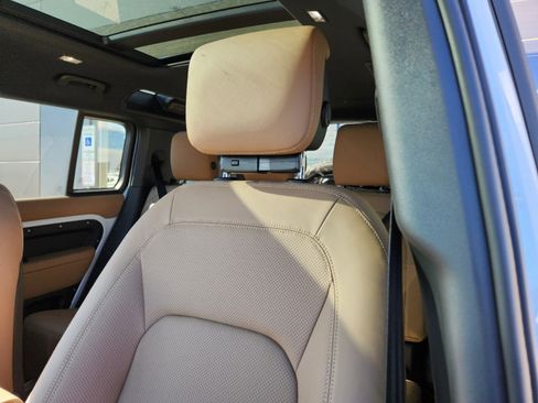 New 2025 Land Rover Defender 110 X-Dynamic SE image 9